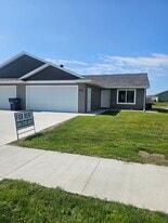 1623 3rd St NW in Watertown, SD - Building Photo