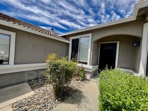 1605 Paseo Flores Dr in Suisun City, CA - Building Photo - Building Photo
