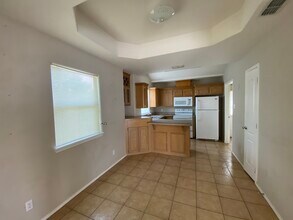 1701 W Douglas St, Unit 3 in Pharr, TX - Foto de edificio - Building Photo