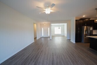 142 Cumberland Way in Savannah, GA - Building Photo - Building Photo