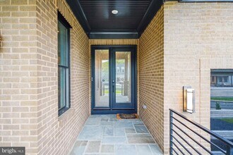 6814 Silver Linden St in Bethesda, MD - Building Photo - Building Photo