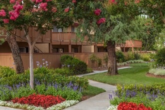Red Oak Villas Apartments in Redlands, CA - Foto de edificio - Building Photo