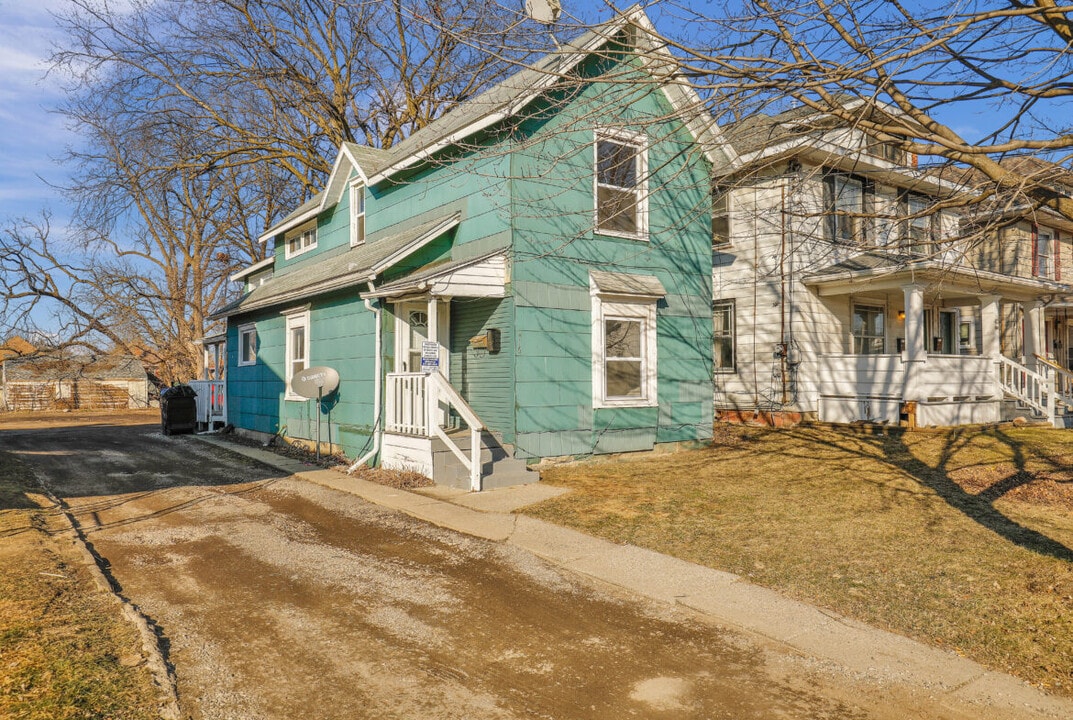 416 W Saginaw St, Unit 1st Floor in Lansing, MI - Building Photo