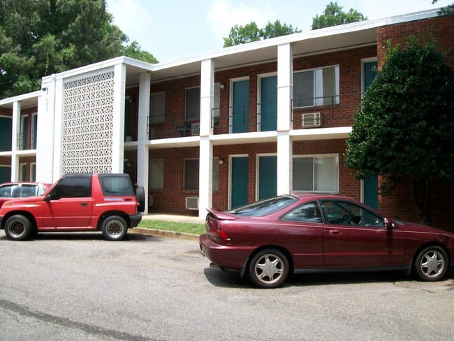 Salem Crossing in Winston-Salem, NC - Building Photo - Building Photo