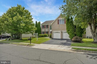 10857 Hunter Gate Way in Reston, VA - Building Photo - Building Photo