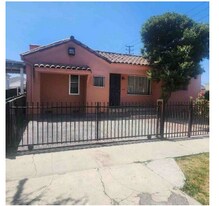 800 E 82nd St in Los Angeles, CA - Building Photo