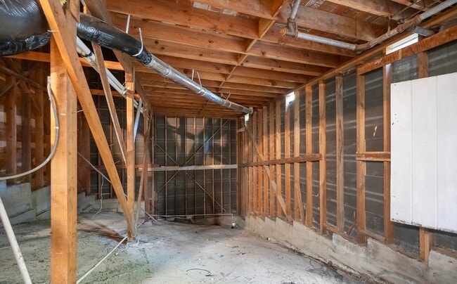 property at 70 Tiptoe Ln