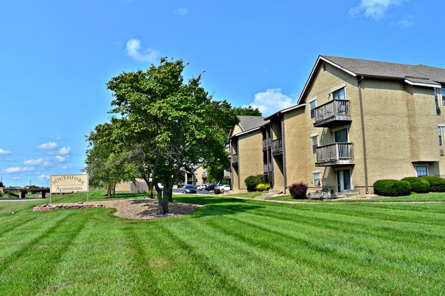 Southfork Apartments in Olathe, KS - Foto de edificio - Building Photo