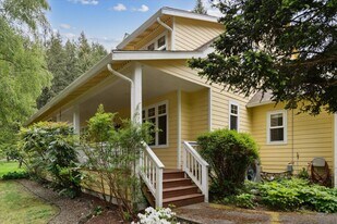 8676 Cherry Orchard Lane NE in Bainbridge Island, WA - Building Photo