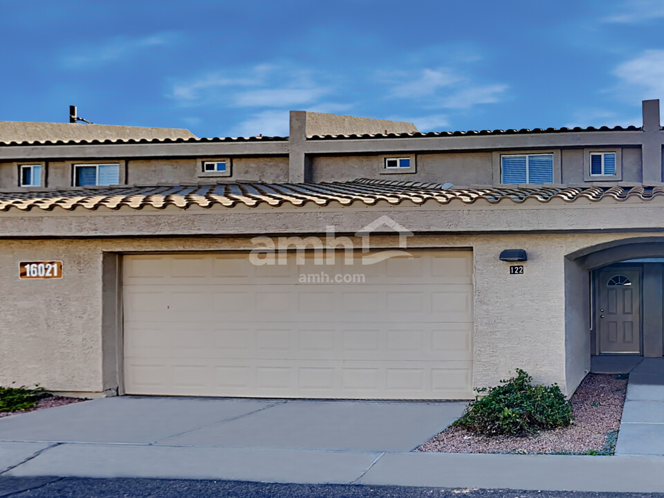 16021 N 30th St in Phoenix, AZ - Building Photo