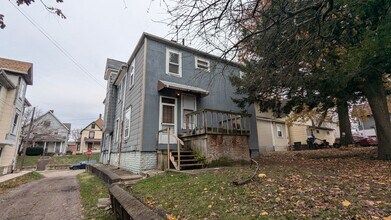 1018 9th St NW in Canton, OH - Building Photo - Building Photo