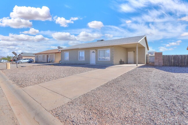 9399 W Tinajas Dr in Arizona City, AZ - Building Photo - Building Photo