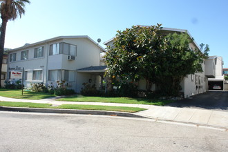 Moorpark Oasis in Sherman Oaks, CA - Building Photo - Building Photo