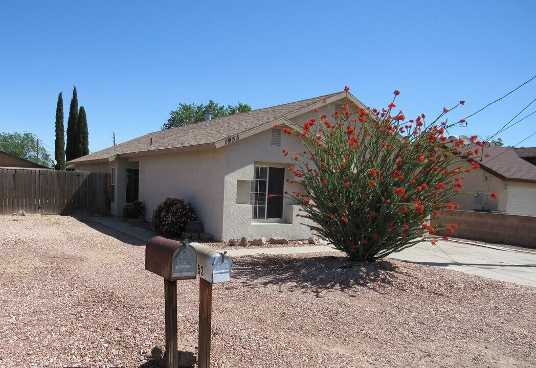 1953 Davis Ave in Kingman, AZ - Building Photo