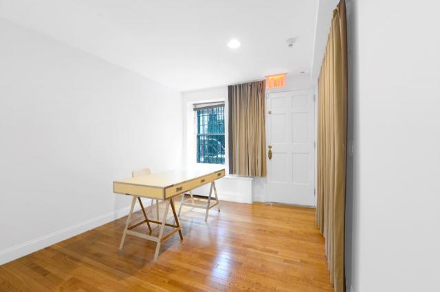 205 E 61st St in New York, NY - Building Photo