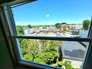 10 High St, Unit 3 in Malden, MA - Building Photo - Building Photo