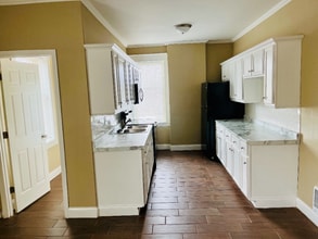 107 S Knowles Ave in New Richmond, WI - Foto de edificio - Building Photo