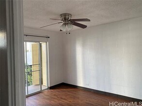 2407 Tusitala St in Honolulu, HI - Building Photo - Building Photo