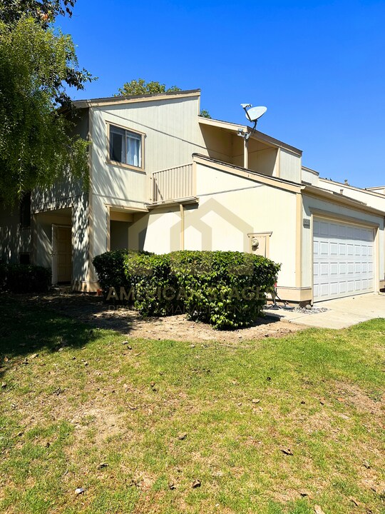 1209 Riverside Dr in Lompoc, CA - Building Photo