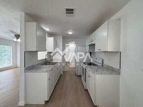 106 Meadow Hill in Converse, TX - Building Photo - Building Photo