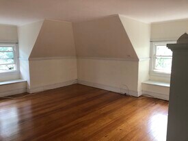 98 Thorndike St, Unit 98 Thorndike St - Apt 2 in Brookline, MA - Building Photo