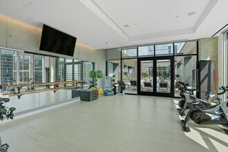 610 W Randolph St in Chicago, IL - Foto de edificio - Building Photo