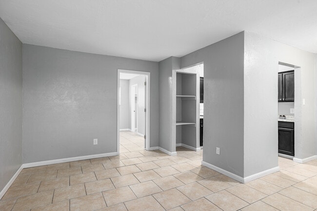 Lawton Courtyard Apartments in Lawton, OK - Foto de edificio - Interior Photo