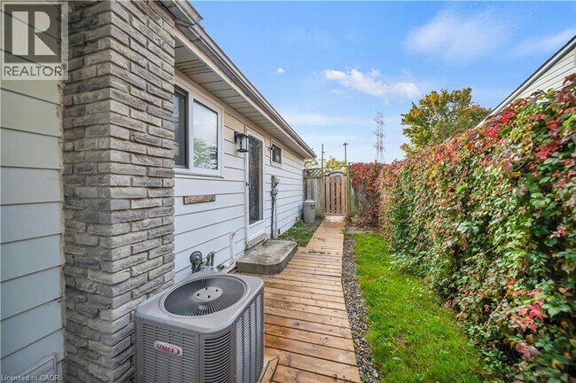 88 Glen Lake Crescent in Kitchener, ON - Building Photo - Building Photo