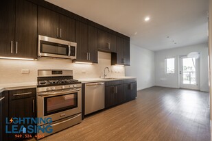 11405-11405 Chandler Blvd in Los Angeles, CA - Building Photo