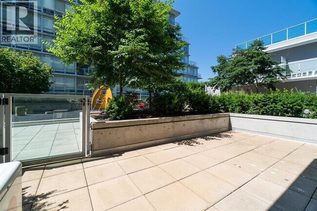 5599 Cooney Rd. in Richmond, BC - Building Photo - Building Photo