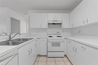 10111 W Atlantic Blvd in Coral Springs, FL - Building Photo - Building Photo