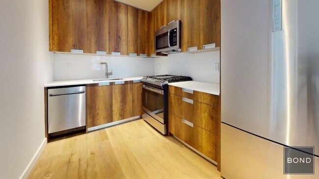 350 W 45th St in New York, NY - Building Photo - Building Photo