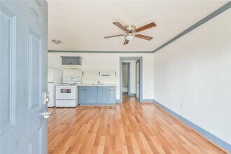 5320 Polk St, Unit 17 in Houston, TX - Building Photo - Building Photo