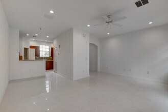 3213 NE 5th St-Unit -201 in Pompano Beach, FL - Building Photo - Building Photo