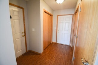 491 Pointe Ct SW in Rochester, MN - Building Photo - Building Photo