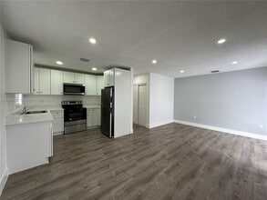 6032 SW 25th St in Miramar, FL - Building Photo - Building Photo