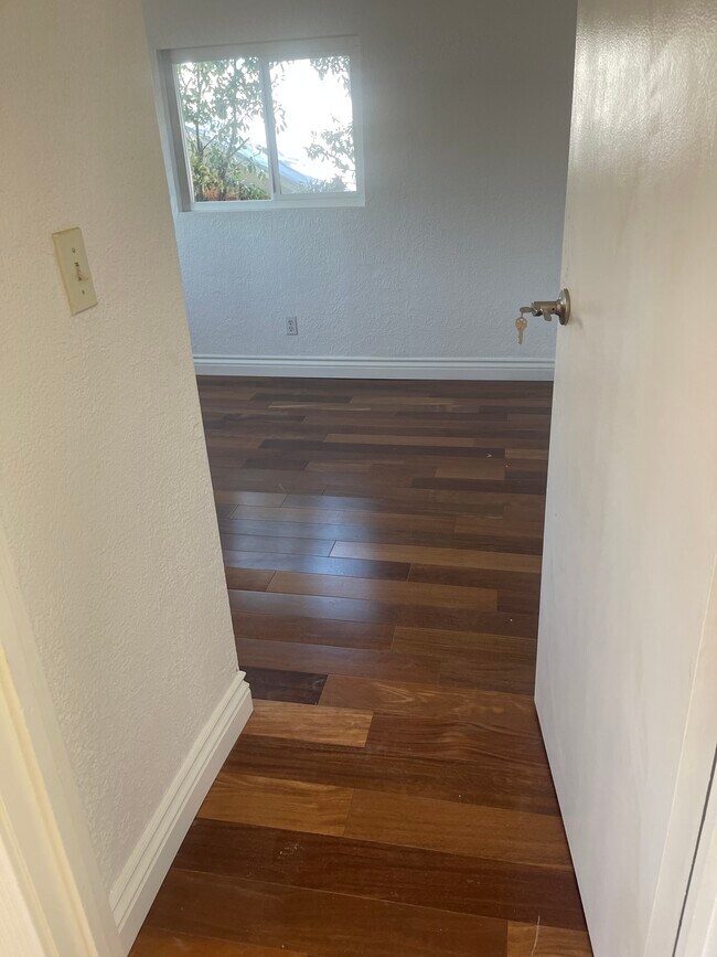 2345 S Cloverdale Ave Rentals in Los Angeles, CA