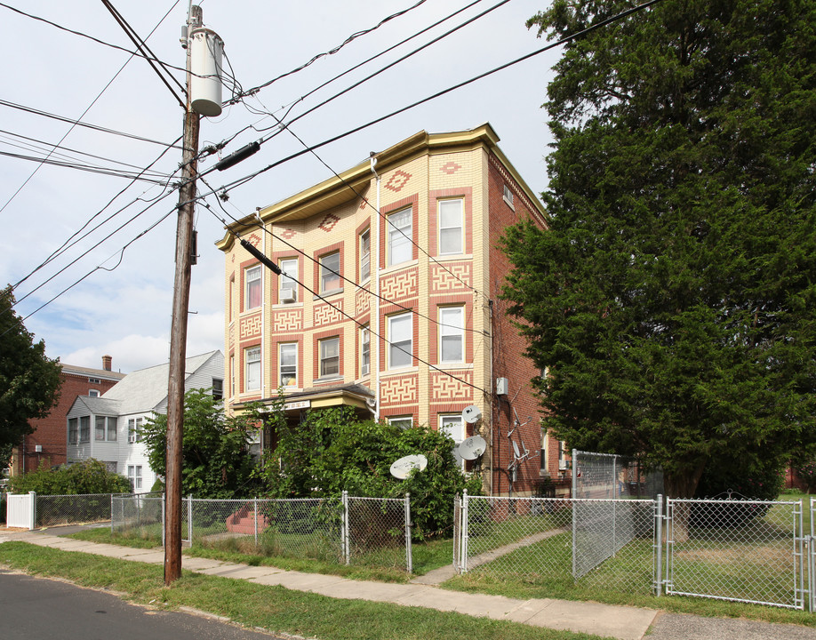 163 Gold St in New Britain, CT - Building Photo