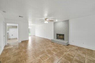 10715 Nobility Dr in Houston, TX - Foto de edificio - Building Photo