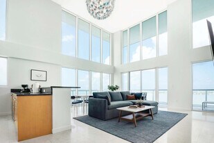 7939 East Dr in North Bay Village, FL - Building Photo