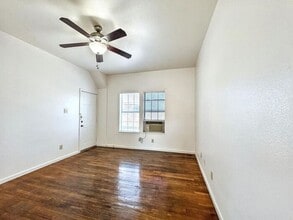 902 W Craig Pl in San Antonio, TX - Building Photo - Building Photo