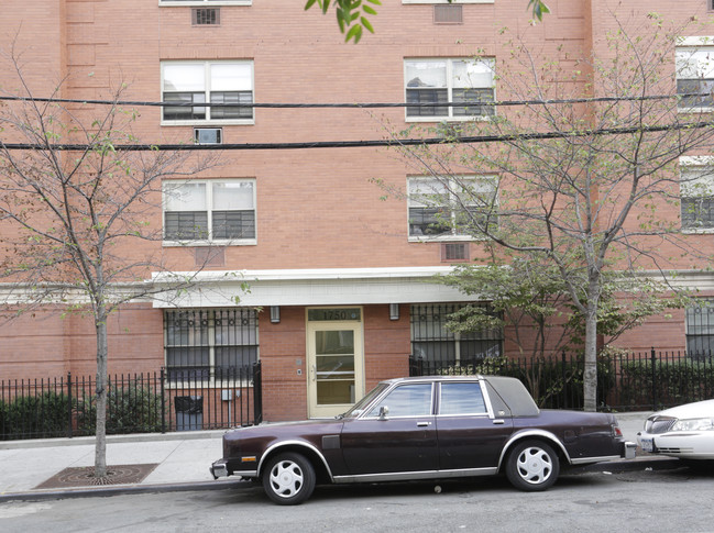 1750 Davidson Ave in Bronx, NY - Building Photo - Building Photo