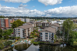 Bitter Lake Village in Seattle, WA - Foto de edificio - Building Photo