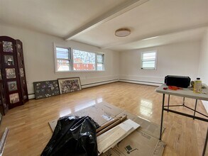 61 Gore St, Unit 2 in Cambridge, MA - Foto de edificio - Building Photo