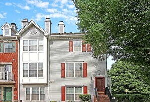 4006 Riddle Ct in Bridgewater, NJ - Building Photo