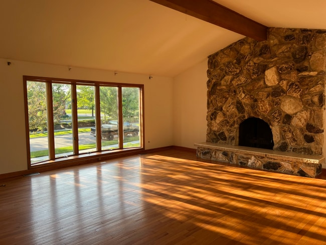 2403 N Verde Dr in Arlington Heights, IL - Building Photo - Building Photo