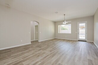 7129 W Dupont Way in Tucson, AZ - Foto de edificio - Building Photo