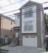 36 Abbotsford Ave, Unit Unit 2 in Newark, NJ - Building Photo