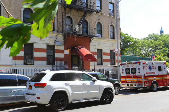 503 W 172nd St in New York, NY - Foto de edificio - Building Photo