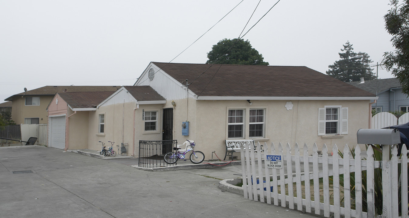 26738 Clarkford St in Hayward, CA - Foto de edificio